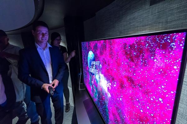 LG 4K HDR OLED TV bemutató LG 4K HDR OLED TV bemutató