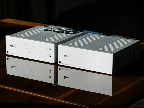 Pro-Ject Amp Box RS2 sztereó végerősítő Power Box RS2 Amp tápegység Pro-Ject Amp Box RS2 sztereó végerősítő Power Box RS2 Amp tápegység