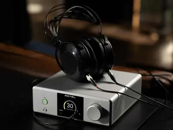 Rotel DX-3 fejhallgató erősítő Rotel DX-3 fejhallgató erősítő