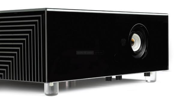 SIM2 CRYSTAL4 UHD HDR projektor SIM2 CRYSTAL4 UHD HDR projektor