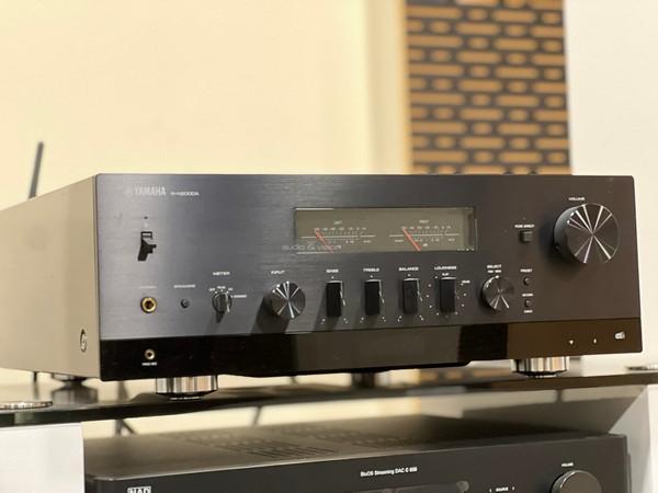 Yamaha R-N2000A hálózati sztereó erősítő Yamaha R-N2000A hálózati sztereó erősítő